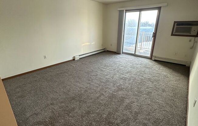 2 beds, 1 bath, 900 sqft, $825, Unit 206