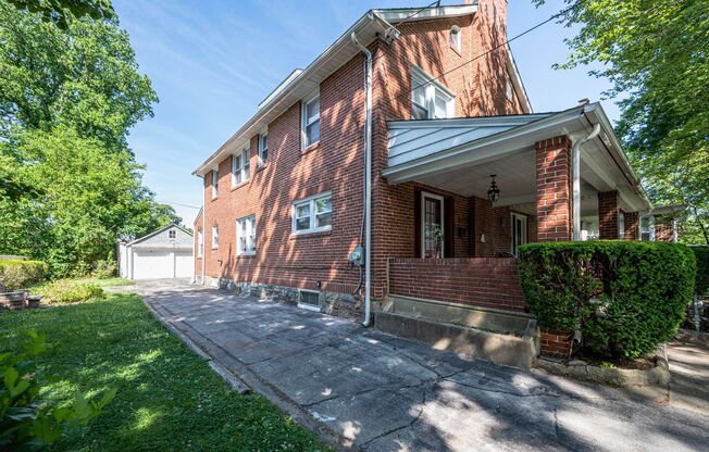 Twin Newly Renovated Brick Home in Lower Merion SD! Walk to park!