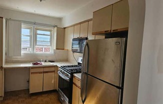 3 beds, 1 bath, $3,000, Unit 2ND FL