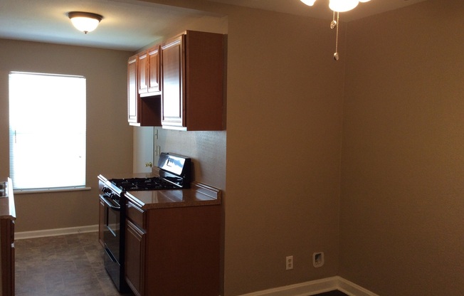 2 beds, 1 bath, $995