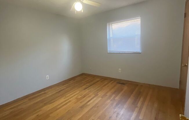 2 beds, 1 bath, $995, Unit Unit B