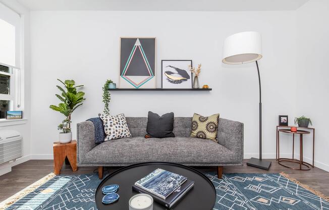 1 bed, 1 bath, 670 sqft, $1,599