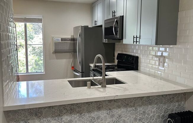 1 Bedroom Condo - La Mesa