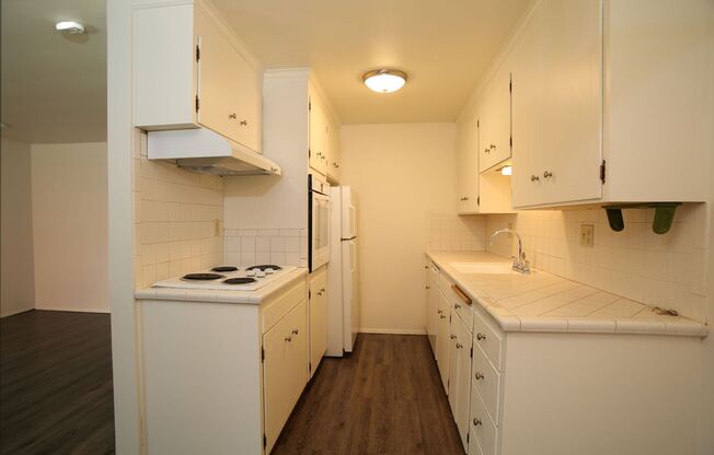 2 beds, 1 bath, 825 sqft, $2,095, Unit 5