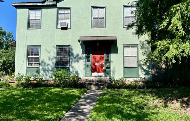 Great location in Garden District seconds from Downtown and LSU!