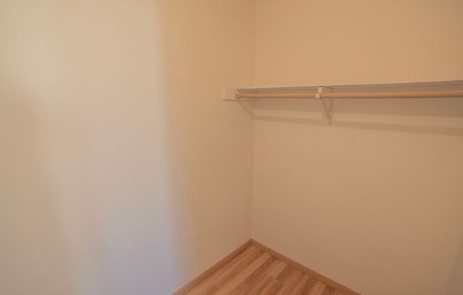 2 beds, 1 bath, 936 sqft, $850, Unit 2521-201