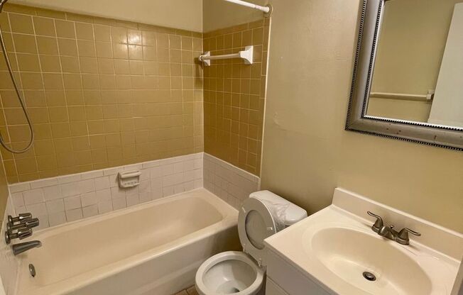 Beautiful 2/1 condo with 2 car garage for rent on 2nd street at Jacksonville Beach!