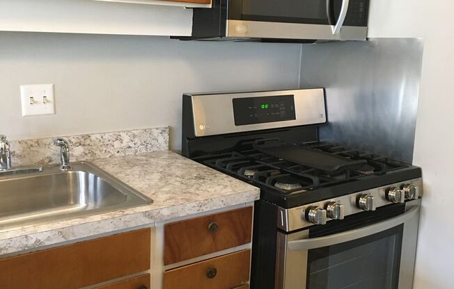 Quaint 1 BR Condo in Columbia with Sunroom!