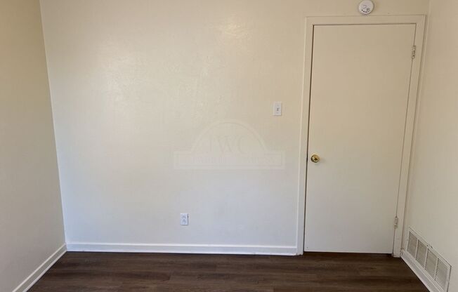 3 beds, 1 bath, $1,025