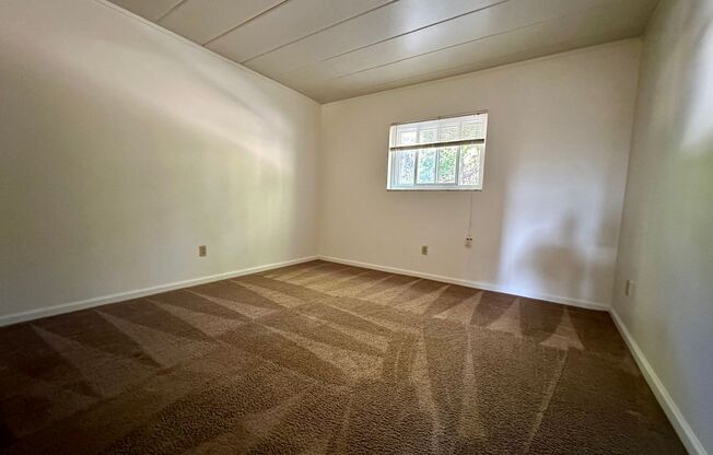 2 beds, 1 bath, $1,050, Unit B-19