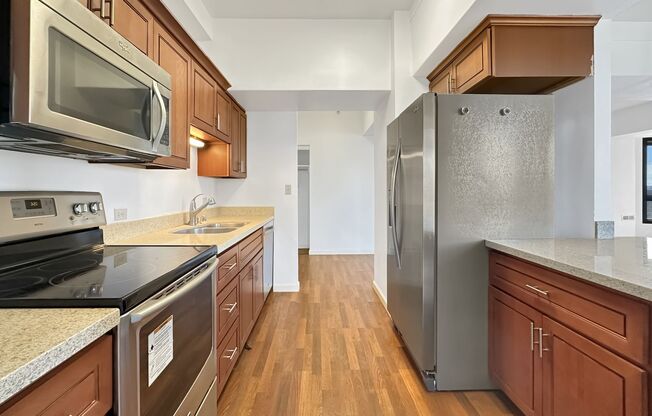 2 beds, 1 bath, $3,400, Unit APARTMENT 517