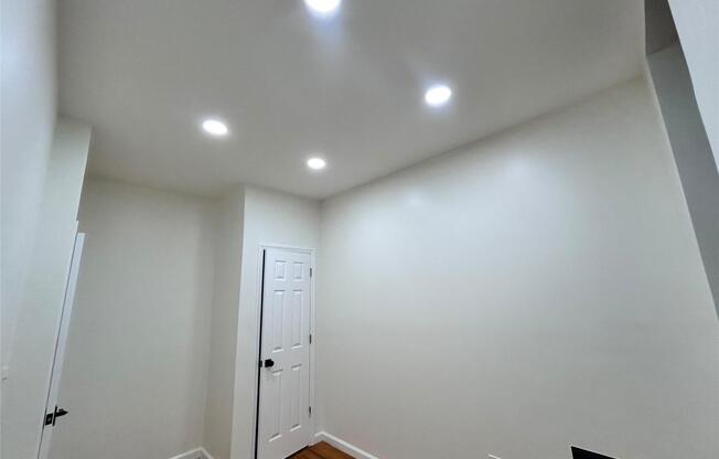 2 beds, 1 bath, 800 sqft, $3,475, Unit 2