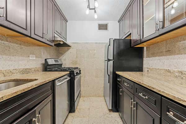 2 beds, 2 baths, $3,300, Unit 6R