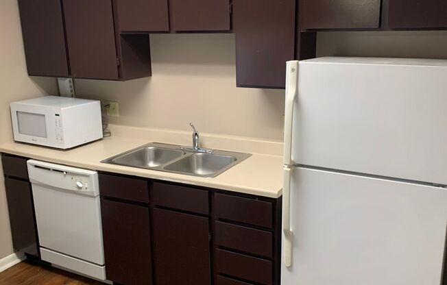 2 beds, 2 baths, 1,324 sqft, $1,289, Unit 042