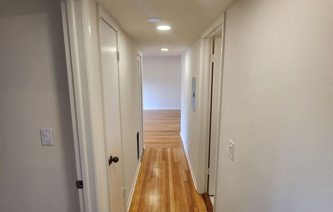 2 beds, 1.5 baths, 900 sqft, $2,595, Unit 404