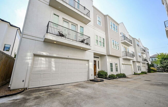 3 beds, 3.5 baths, 2,427 sqft, $2,900, Unit C