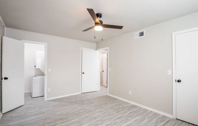 2 beds, 1 bath, 876 sqft, $995, Unit 204