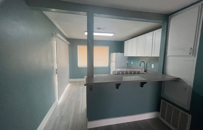 2 beds, 1 bath, 416 sqft, $1,095, Unit Unit #4