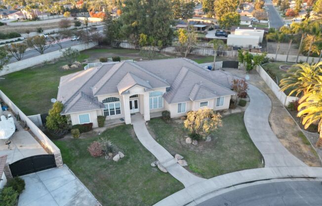 Your Dream Home Awaits: Luxury, Space, and Serenity in Bakersfield!