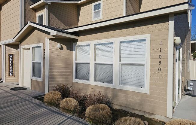 Nice 2 bedroom, 2 bath condo in a fabulous location!