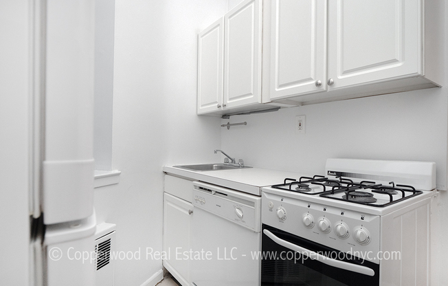 Studio, 1 bath, 390 sqft, $2,350, Unit D