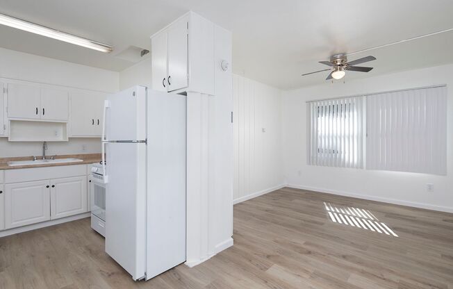 OPEN HOUSE: 11/8 11AM-2PM ~ Charming 1 Bedroom Near SDSU with Parking!