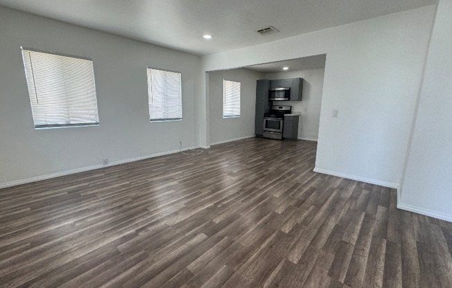 1956 N PARISH PL
