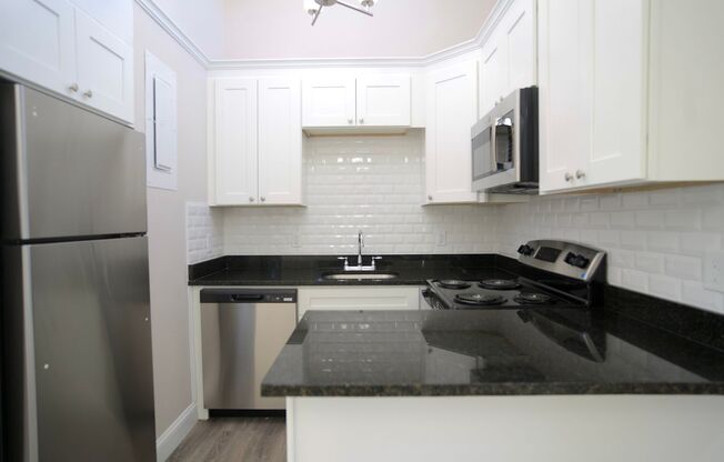 1 bed, 1 bath, 775 sqft, $2,400, Unit 76-6