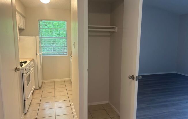 1 bed, 1 bath, 700 sqft, $1,254, Unit OCR-235