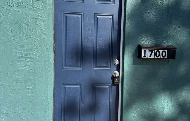 2/1 St Pete Move In Ready | Apply for FREE This Holiday Season!