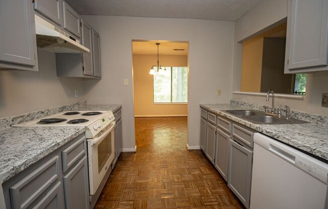 Spacious 2BR 2BA townhome in Village Creek!
