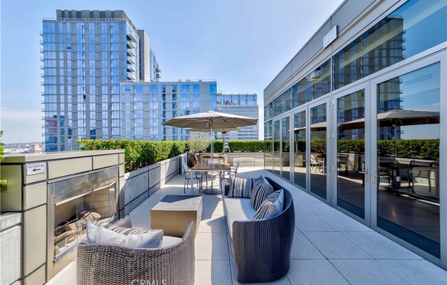 1 bed, 1 bath, 920 sqft, $2,900, Unit 909