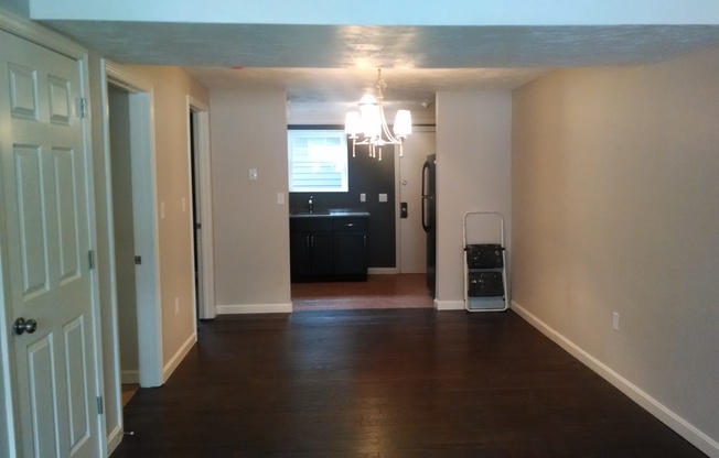 2 beds, 1 bath, 700 sqft, $1,700, Unit 5