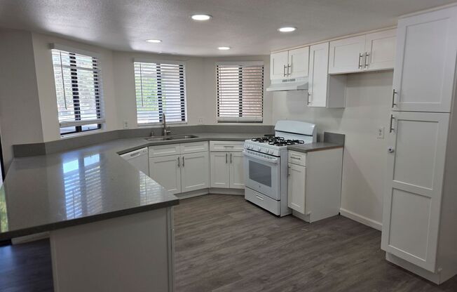Ventura 2+1 Upper level apartment w/ 1-Car Garage