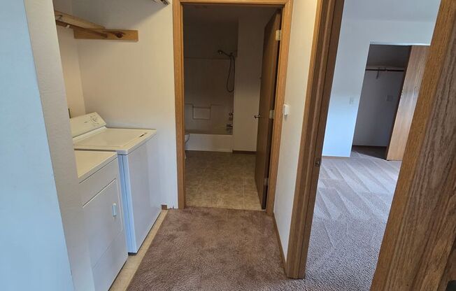 2 beds, 1 bath, 1,010 sqft, $1,269, Unit PL   7602