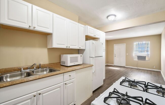 2 beds, 1 bath, 705 sqft, $1,900, Unit 2