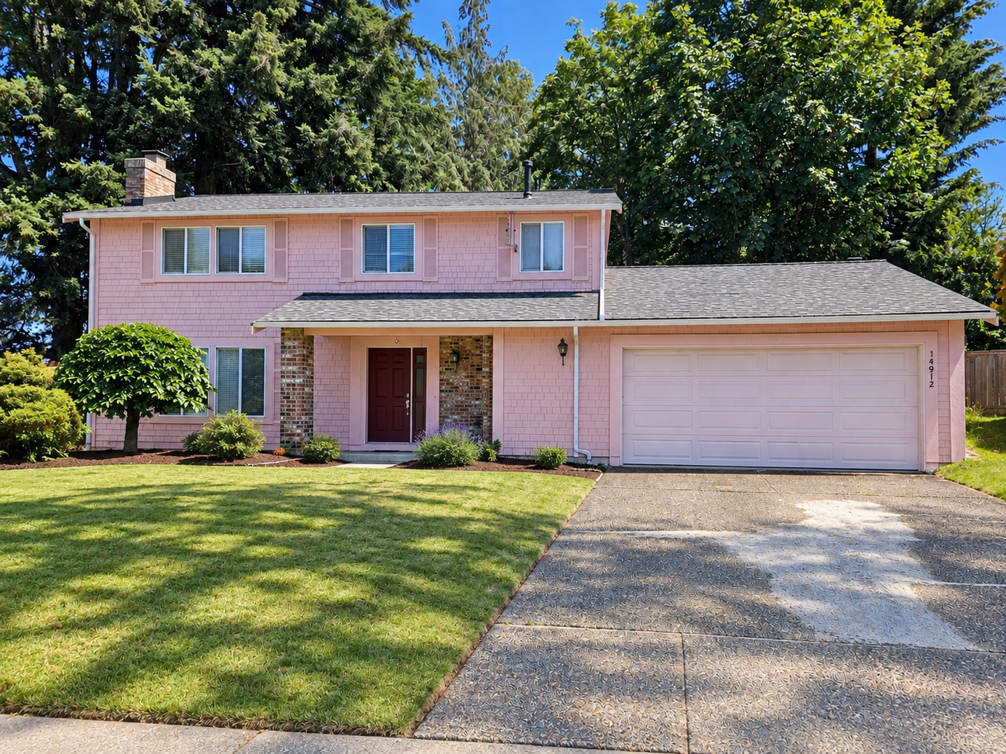 Charming Tamara Hills Home with 4B 2.25B