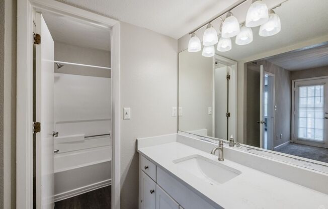 2 beds, 2 baths, 1,000 sqft, $1,450, Unit 2040