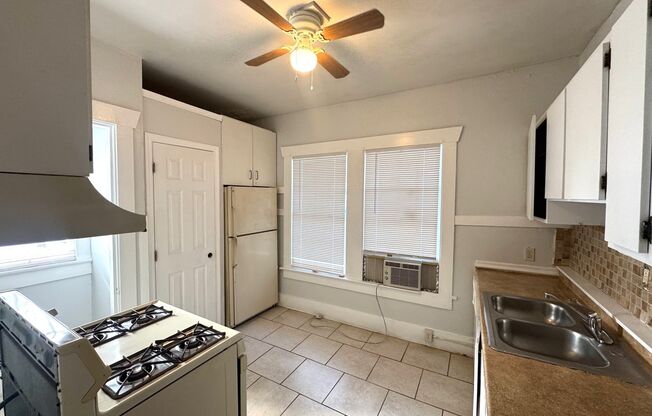 2 beds, 1 bath, 950 sqft, $1,550, Unit 1