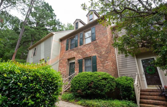 Charming 2BR & 2.5BA Townhome with Dual Primary Suites in Woodstream Glen
