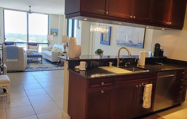 Short term off season ONLY luxury 2/2 condo in the heart of downtown Sarasota