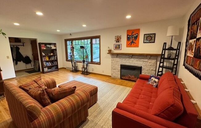 Fully Furnished 3 Bed 1 Bath Home Now Renting! 6-Month Lease (All Utils + Internet Incl.)