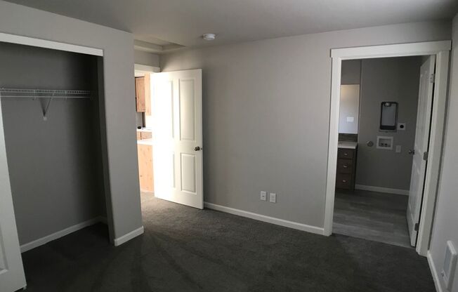 152- 957, 959 NW Oak Ave