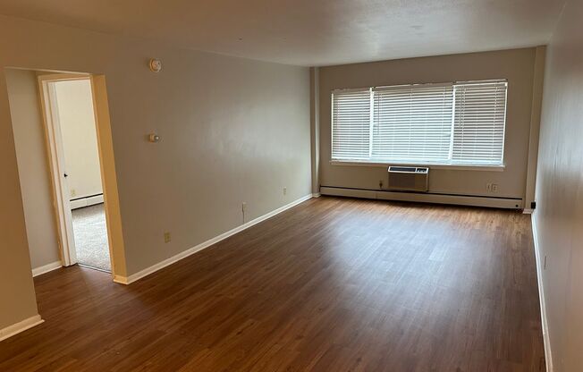 1 bed, 1 bath, 700 sqft, $1,295, Unit 309(R)