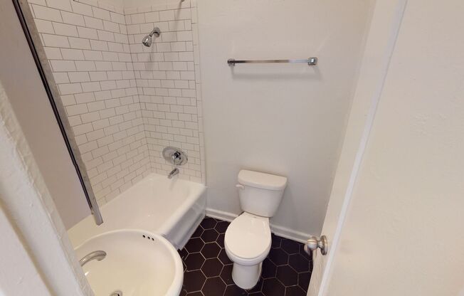 Kenmore Apartments...Newly Remodeled Gorgeous Apartment...Great Location!