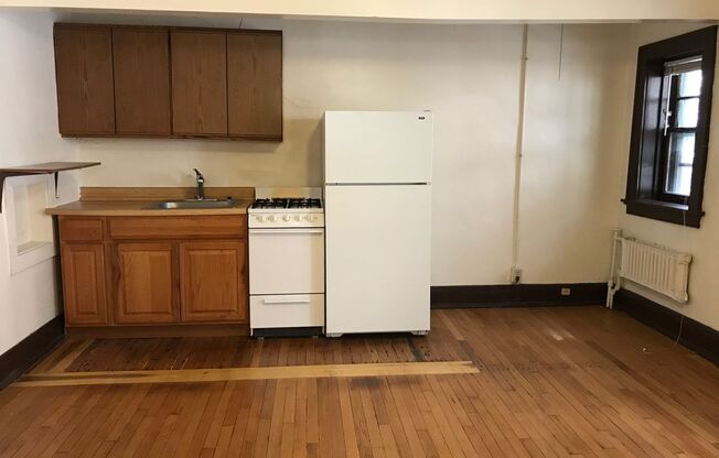 Studio, 1 bath, $775, Unit 106