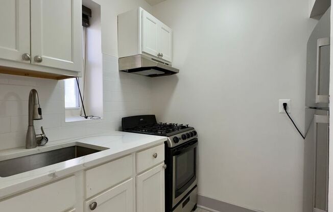 1 bed, 1 bath, $795, Unit 6C