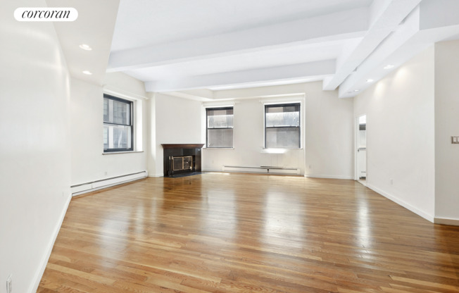 130 E 12 ST