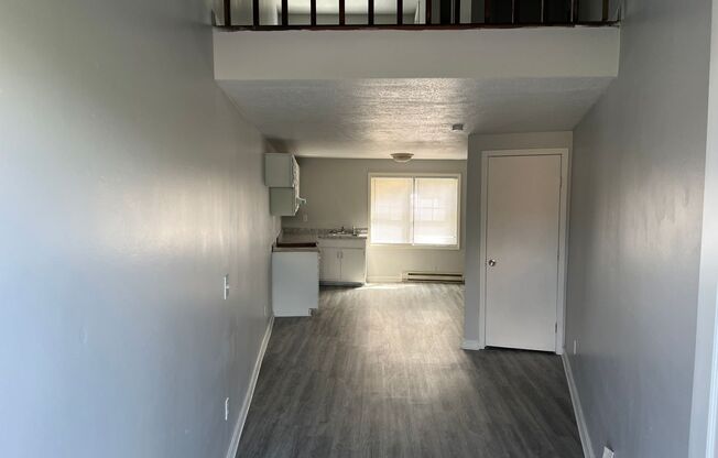 1 bed, 1 bath, $865, Unit E