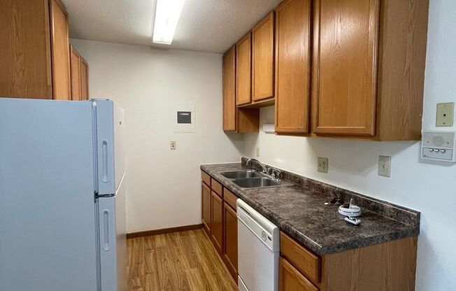 2 beds, 1 bath, 850 sqft, $750, Unit 2526-35-A